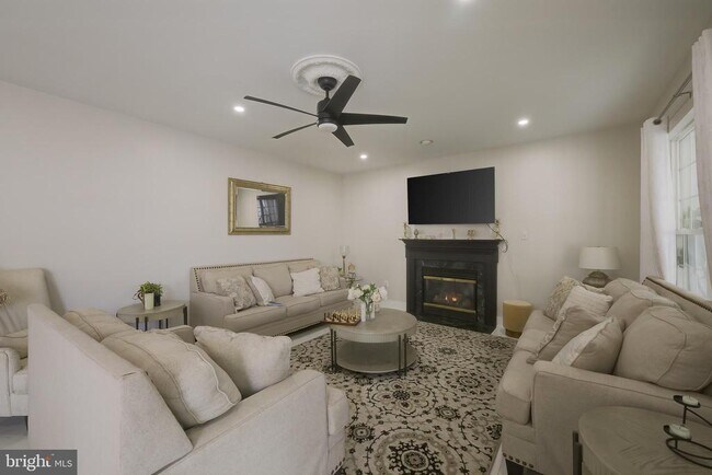 Building Photo - 601 Crossover Ct