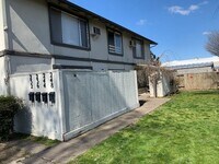 Building Photo - 248 W Clark St