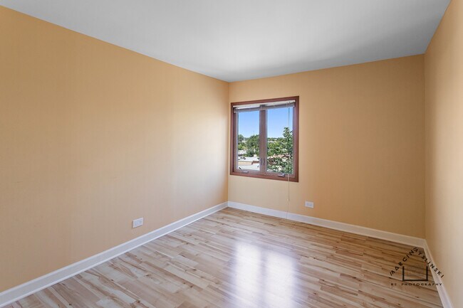 Building Photo - 6540 W Irving Park Rd