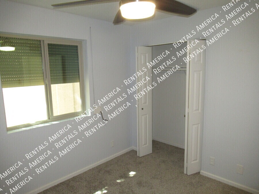 Building Photo - 380 E Barbarita Ave