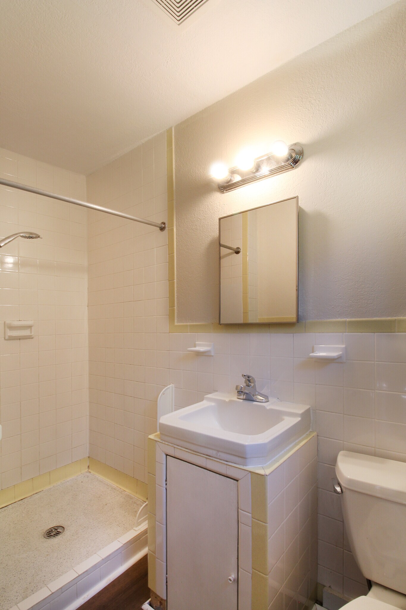 Building Photo - 1940 Harris Rd