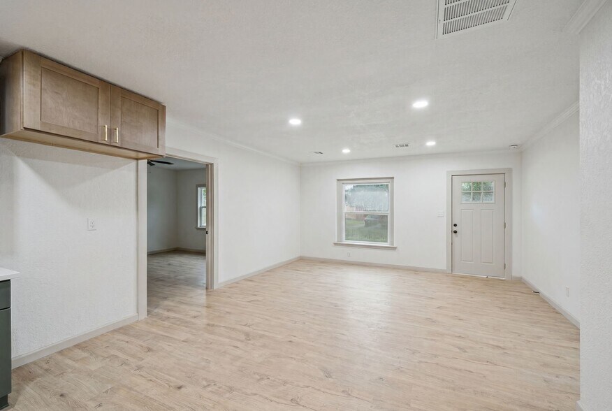 Building Photo - 848 N Gary Pl