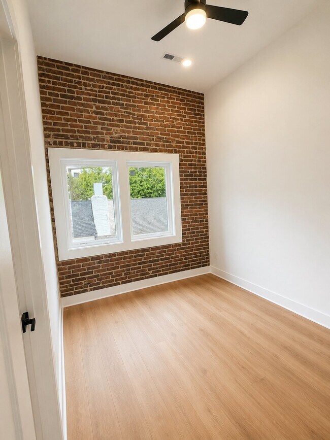 Building Photo - 1202 Chestnut St