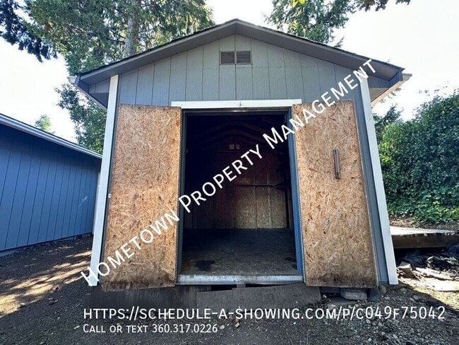 Building Photo - 1310 Goldenrod Dr SE