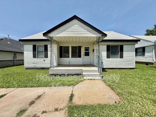 Primary Photo - 2141 SW 45th St