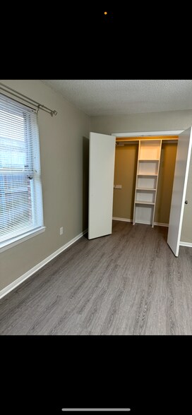 Building Photo - 1305 Bagby Ave