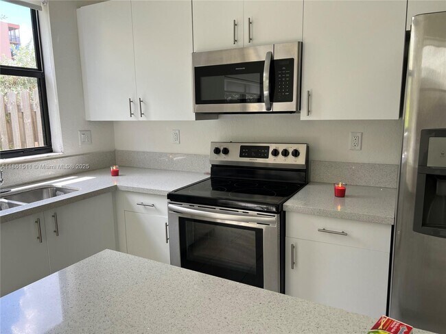 Building Photo - 316 NE 208th Ter