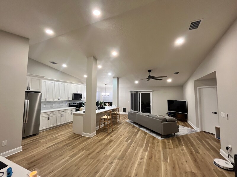 Building Photo - 3035 Hampstead Dr
