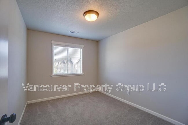 Building Photo - 5809 NE 71st Ave