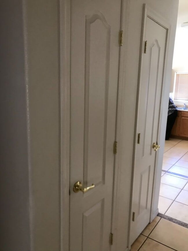 Building Photo - 3 BDR 2 Bath in Chaparral Village neighbor...