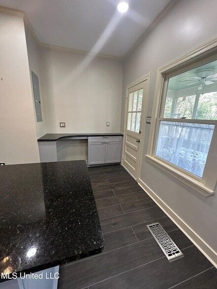 Building Photo - 3564 Cowan Pl