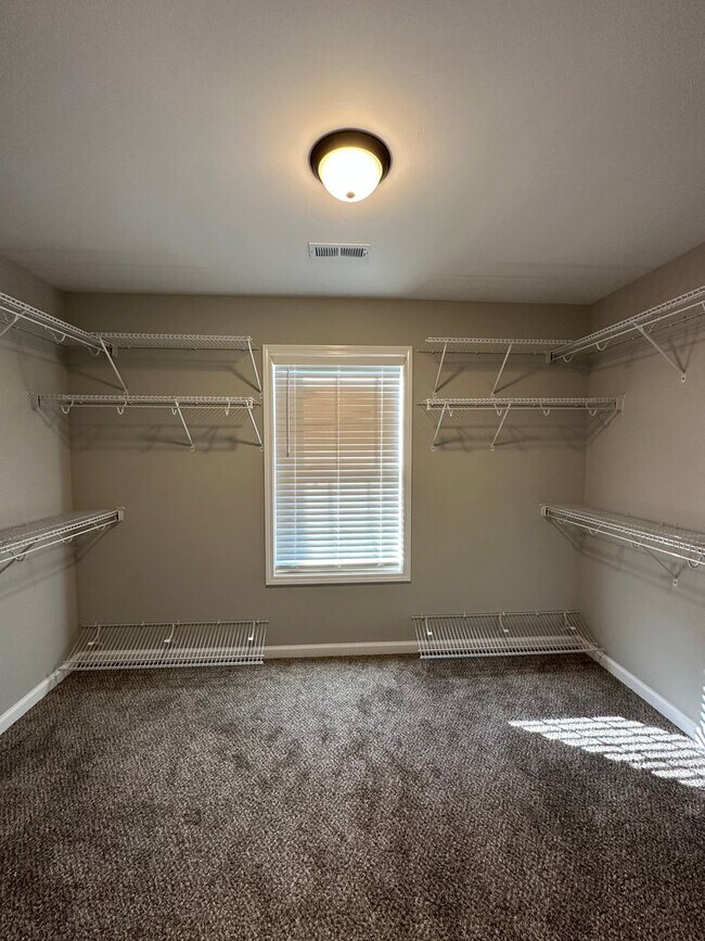 Building Photo - Beautiful 4 bedroom 2 1/2 Bath Home For Rent!