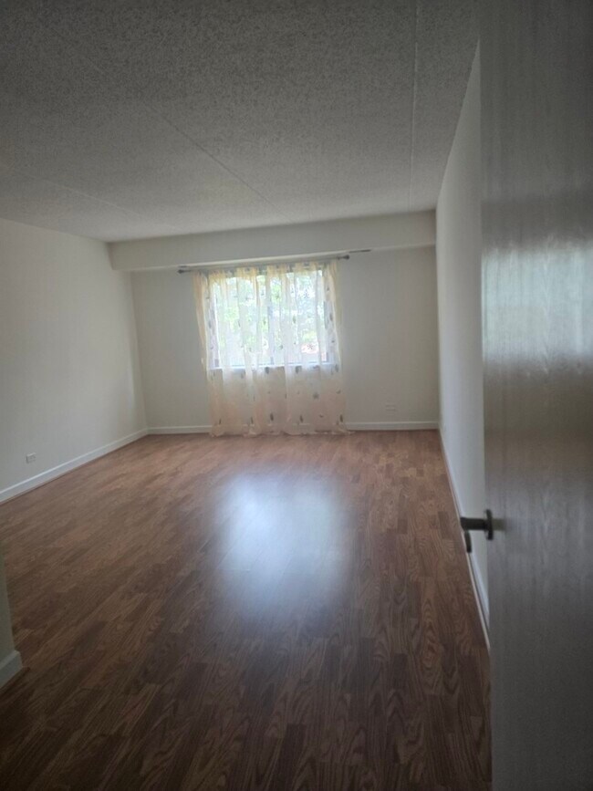Building Photo - 450 Plum Creek Dr