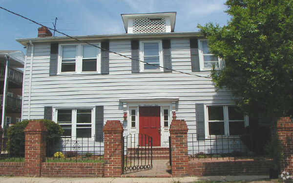 Building Photo - 210 E Windsor Ave