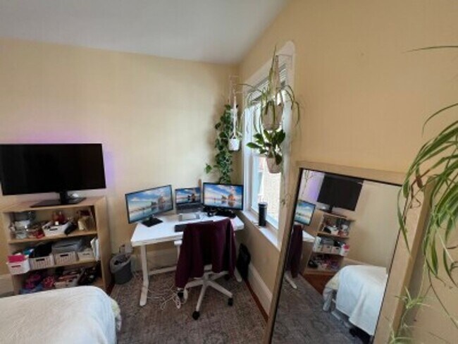 Building Photo - No Brokers Fee, In-Unit Washer and Dryer, Central Heat/AC, Parking for Rent