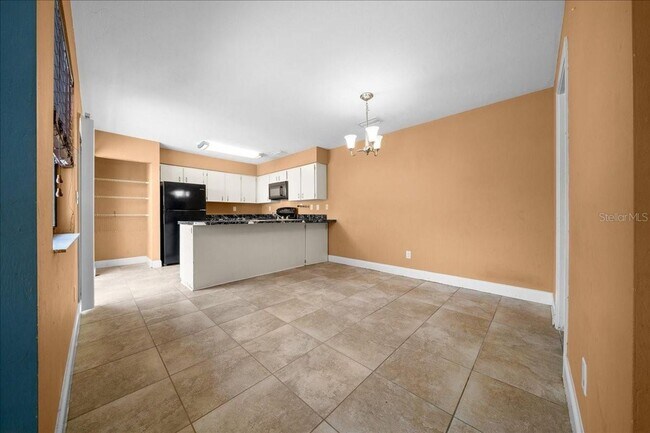 Building Photo - 2142 NE 45th Ave