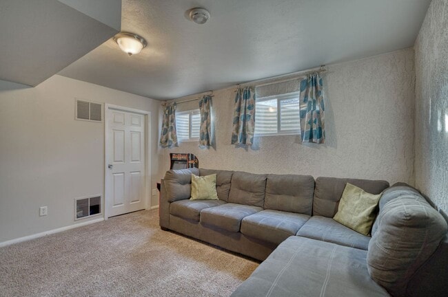 Building Photo - Charming 4 Bed 2 Bath Home in 80917!!!