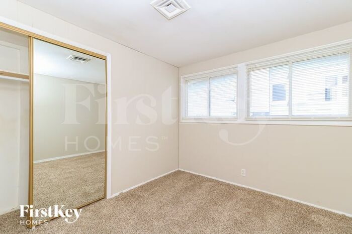Building Photo - 445 Ridge Dr