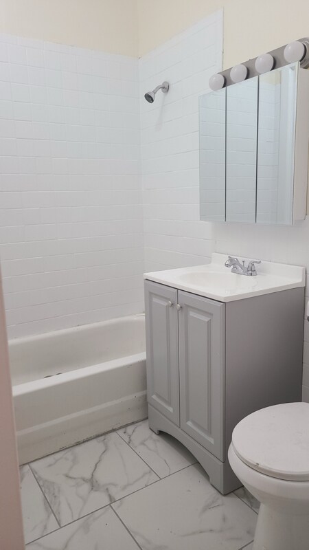 Building Photo - 611 E 75th St