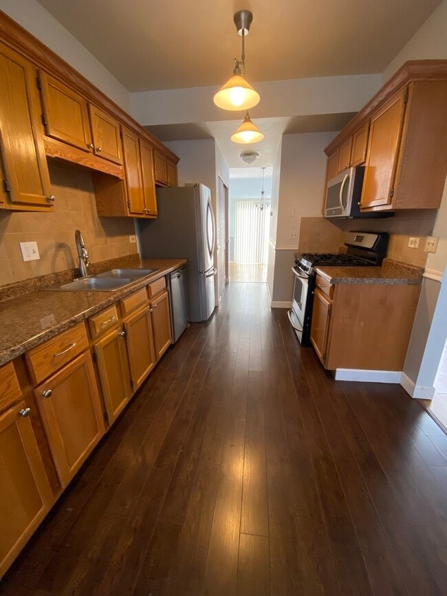 Building Photo - 2203 Rossiter Pkwy