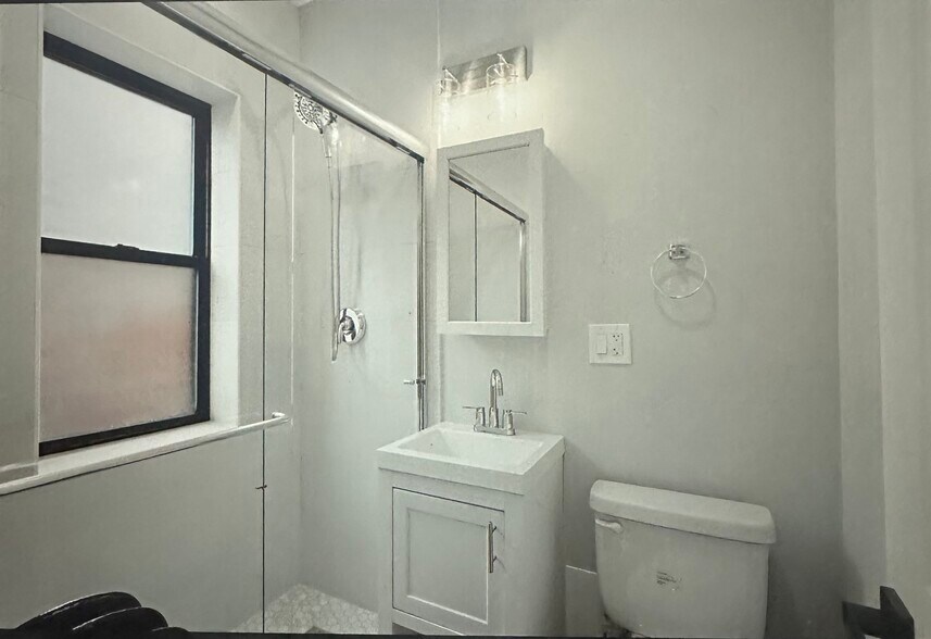 Building Photo - 1655 W Jonquil Ter