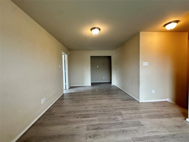 Building Photo - 15610 Whisper Woods Dr