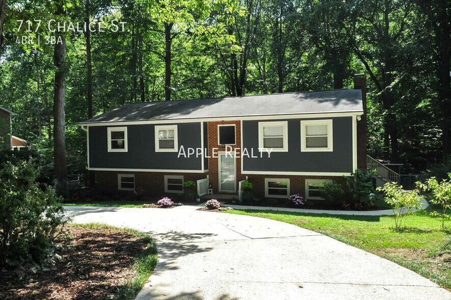 Building Photo - 717 Chalice St