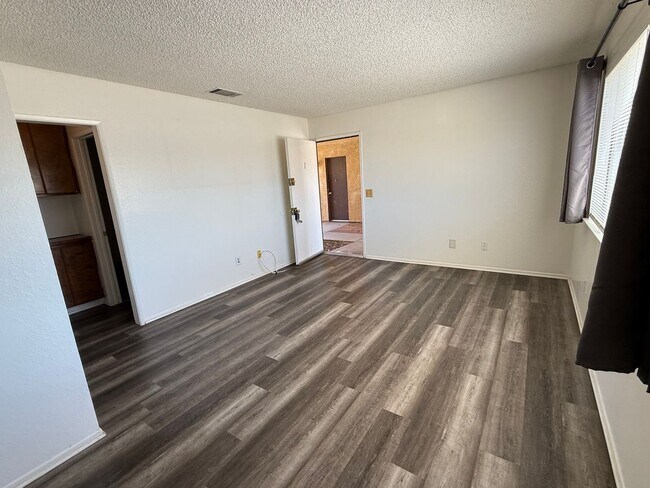 Building Photo - 3711