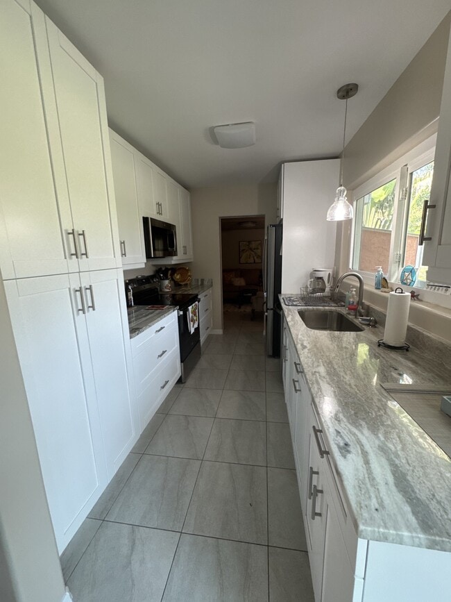 Building Photo - 108 Colonia Ln W