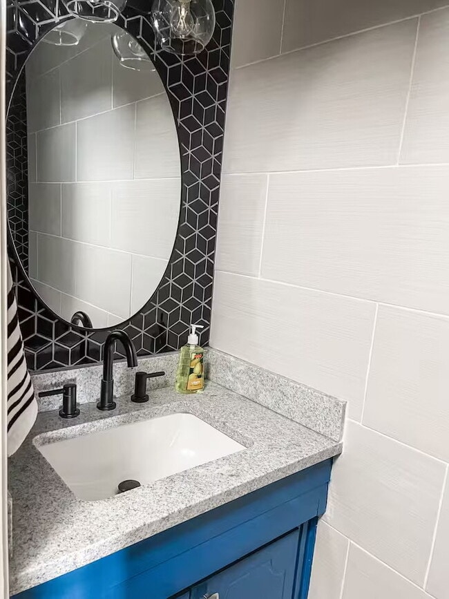 Building Photo - 253 E Stephenson St