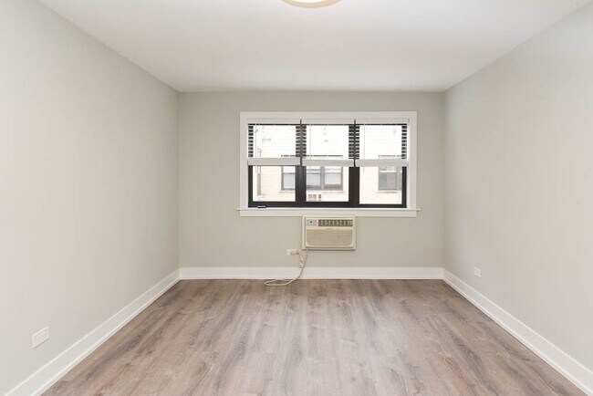 Building Photo - 450 W Barry Ave