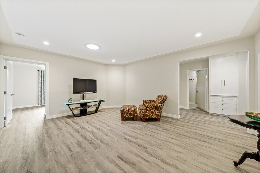 Building Photo - 5737 Dorothy Dr