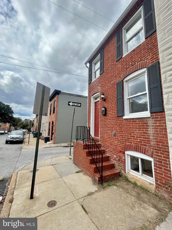 Building Photo - 40 E Barney St