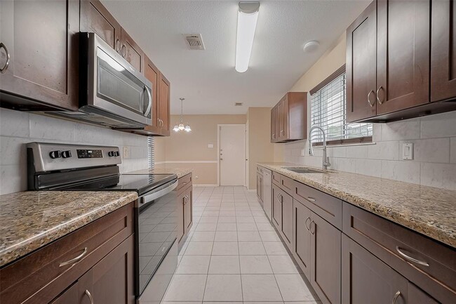 Building Photo - 13126 Kingsmill Dr