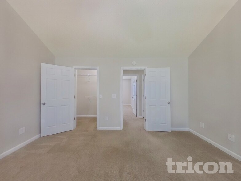 Building Photo - 217 White Pine Ln