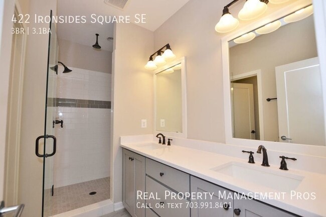 Building Photo - 422 Ironsides Square SE