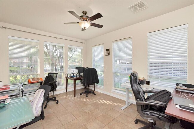 Building Photo - 26511 Cresent Cove Ln