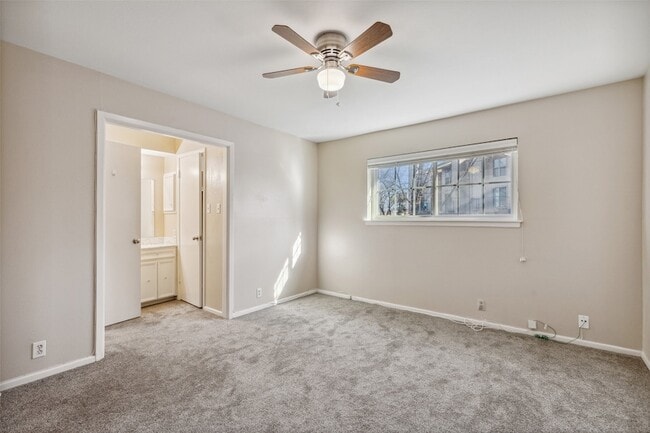 Building Photo - 7918 Royal Ln