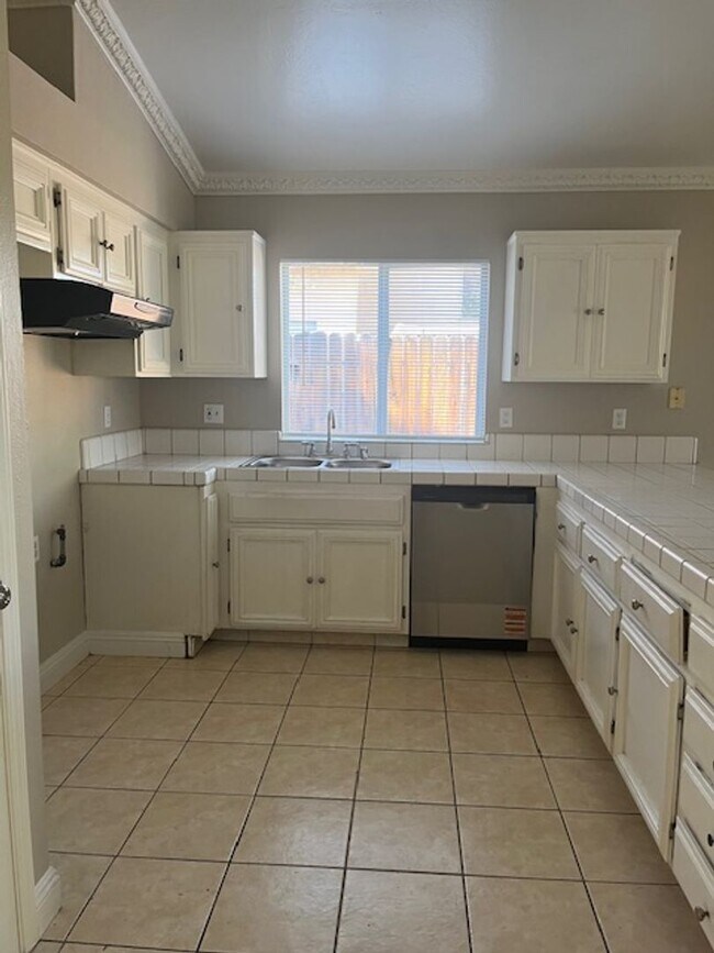 Building Photo - 8820 Winlock St