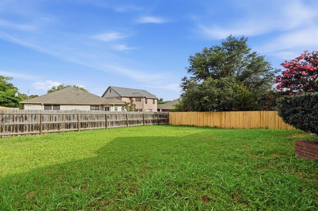 Building Photo - 11140 Currin Ln