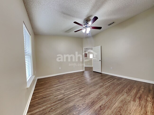 Building Photo - 1844 Saga Ct