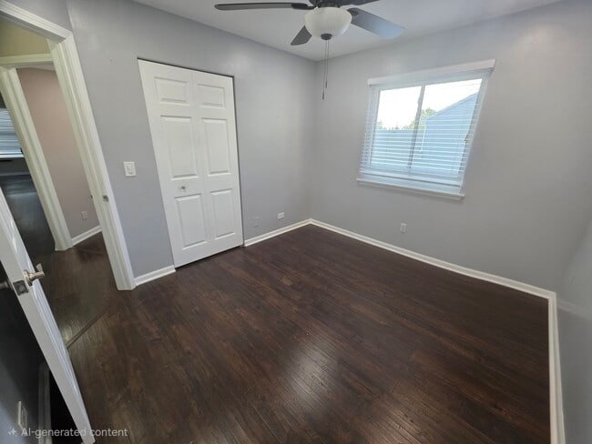 Building Photo - 302 Barton Ct