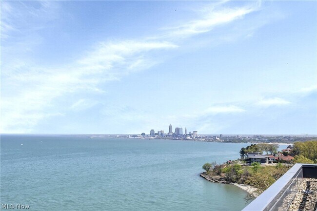 Building Photo - 11850 Edgewater Dr