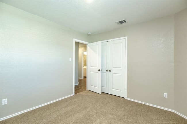 Building Photo - 111 Mountain Maple St