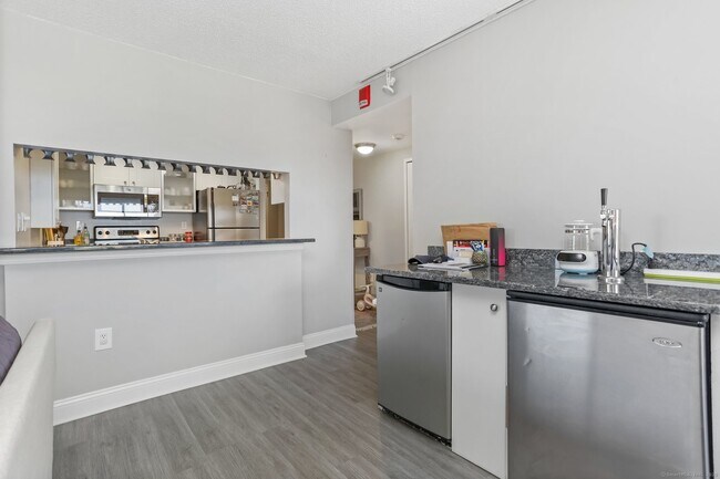 Building Photo - 127 Greyrock Pl