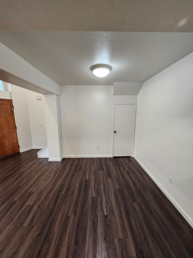 Building Photo - Beautiful 2-Bedroom Condo in Phillips Ranch