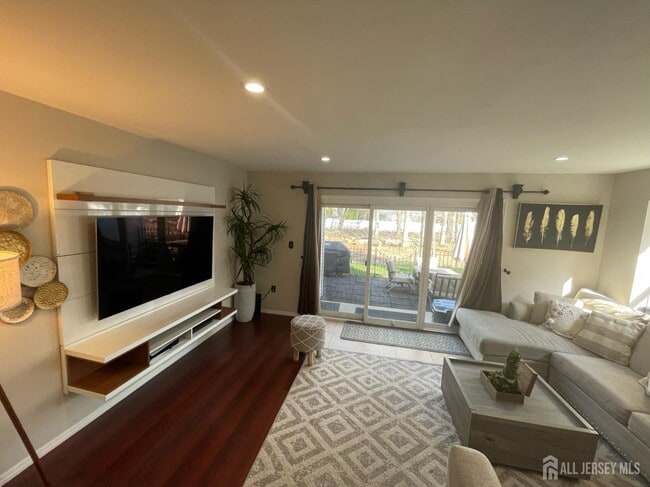 Building Photo - 399 Hadleigh Ln