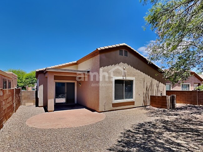 Building Photo - 136 E Corte Rancho Colina