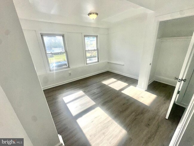 Building Photo - 26 Cavell St