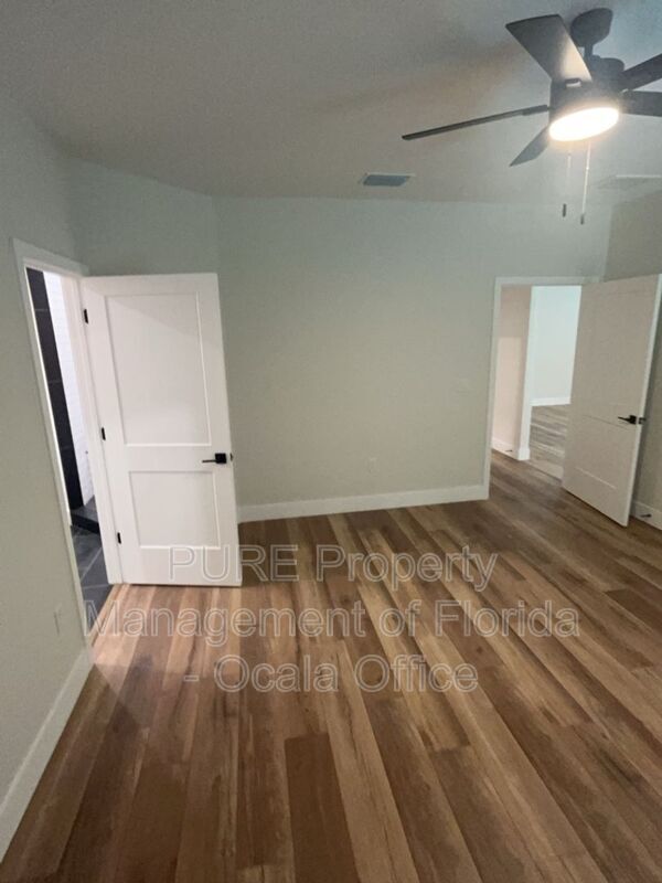 Building Photo - 2635 NE 37th Place Rd
